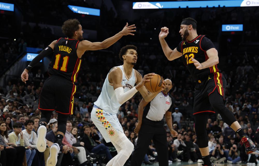 在球场上留 在球场上留