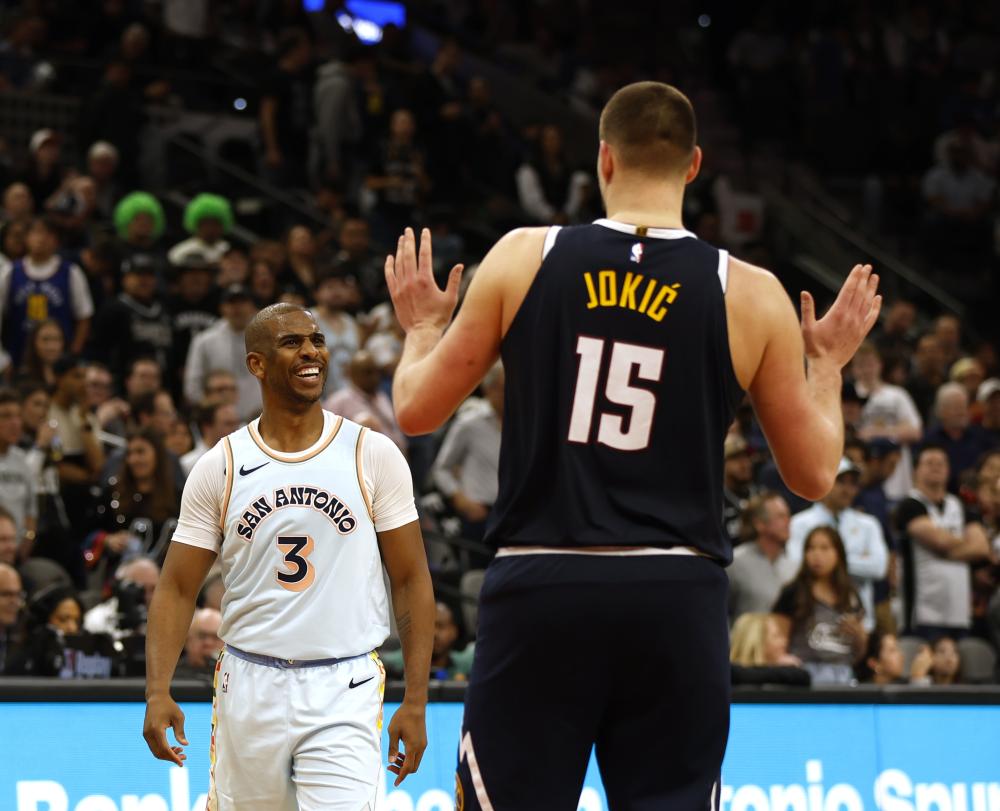 一位用低调 一位用低调