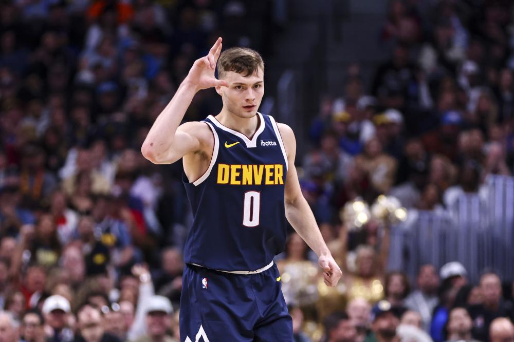 由阿尔米隆 由阿尔米隆